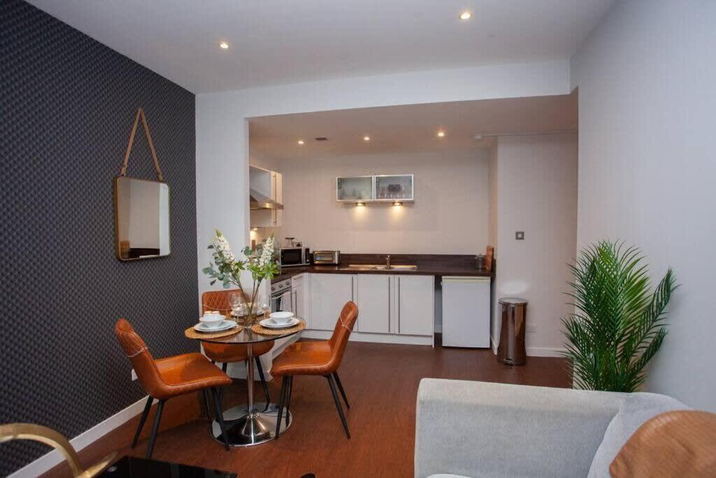 1 Bedroom Apartment In Very Central Location Glasgow Eksteriør bilde
